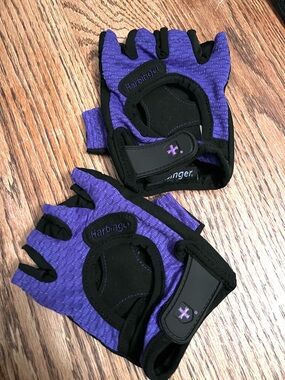 Women’s Harbinger fingerless weight lifting gloves